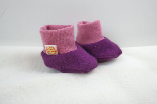 Warm baby shoes 0-3 M made from upcycled cashmere &amp; wool in light blue and blue