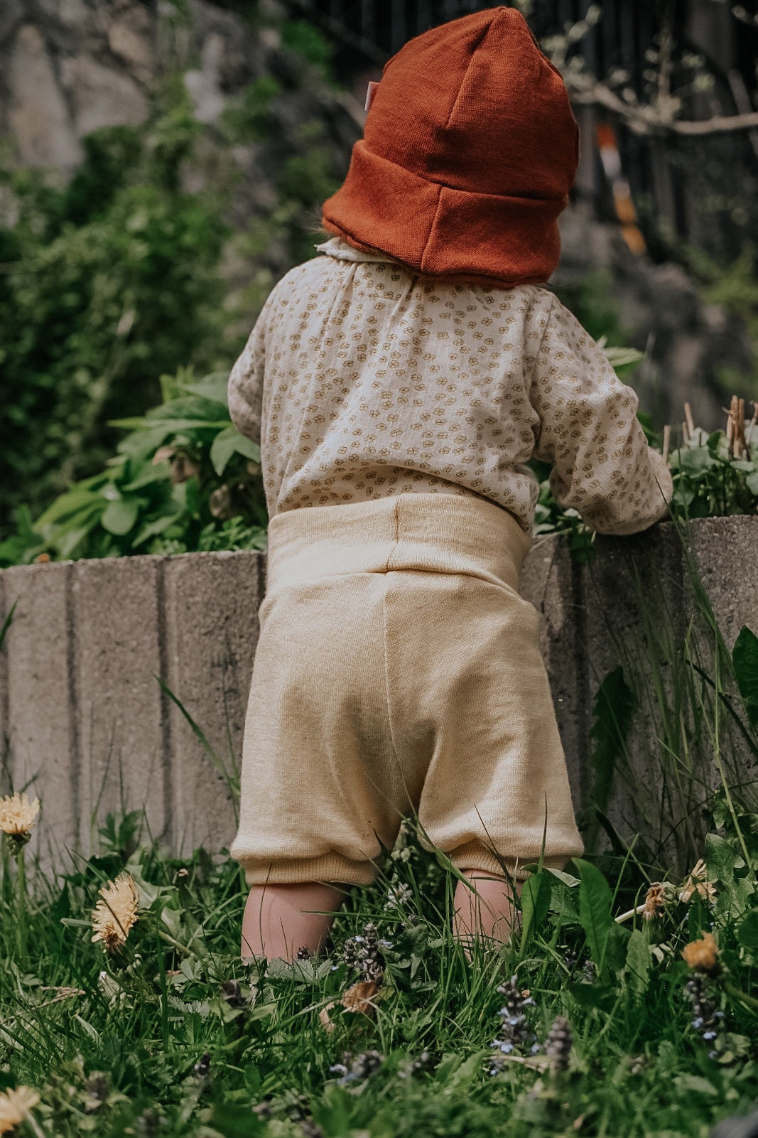 Sonnenhut Sommermütze Kleinkind KU 50-54 mit Nackenschutz aus 100 % Upcycling Merino-Wolle in Pfirsich-Orange