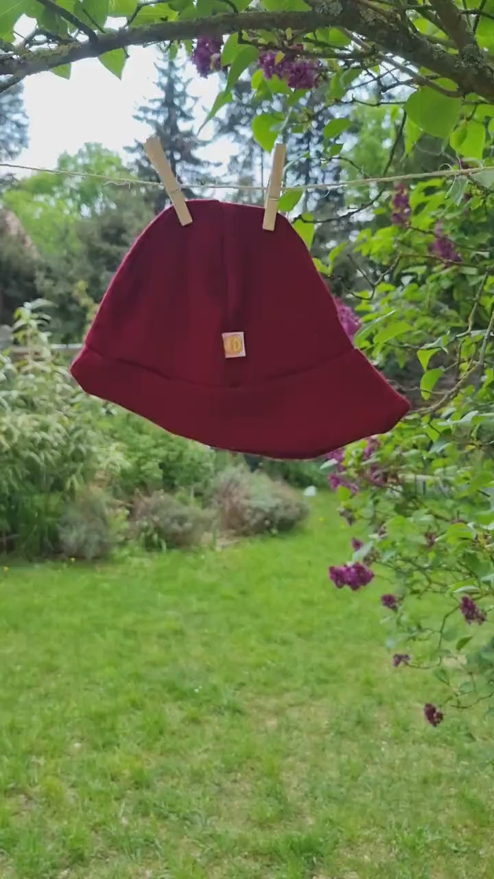 Sonnenhut Baby Kleinkind verschiedene Größen mit Nackenschutz aus 100 % Upcycling Wolle in Weinrot