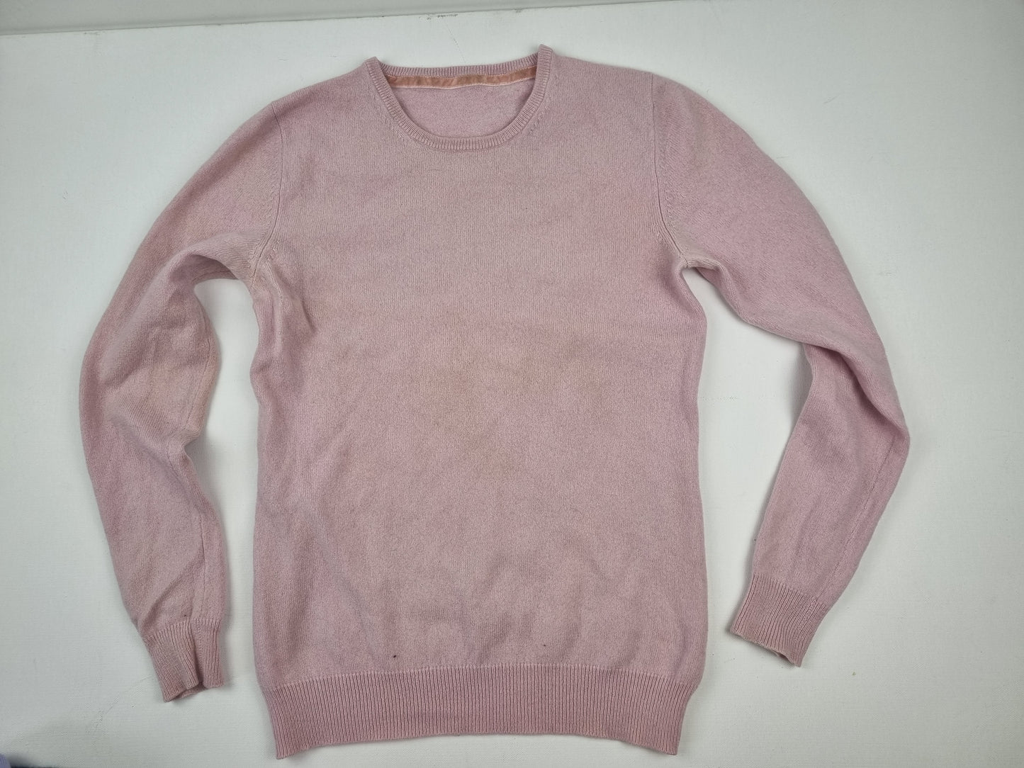 Upcycling-Materialpaket: 3 verdichtete Wollpullover für kreative Projekte in Blau, Lila, Rosa