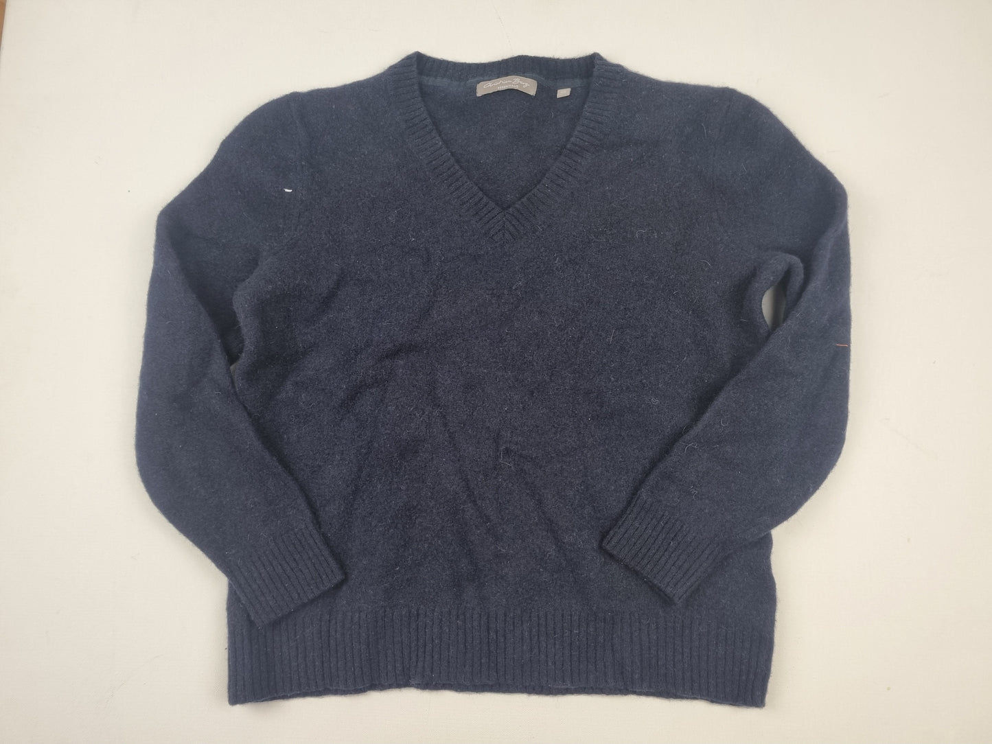 Upcycling-Materialpaket: 3 verdichtete Wollpullover für kreative Projekte in Blau, Lila, Rosa