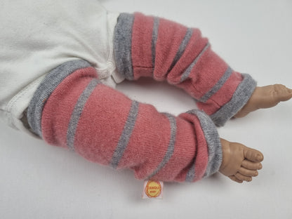 Leg warmers for babies made from upcycled cashmere in plum purple