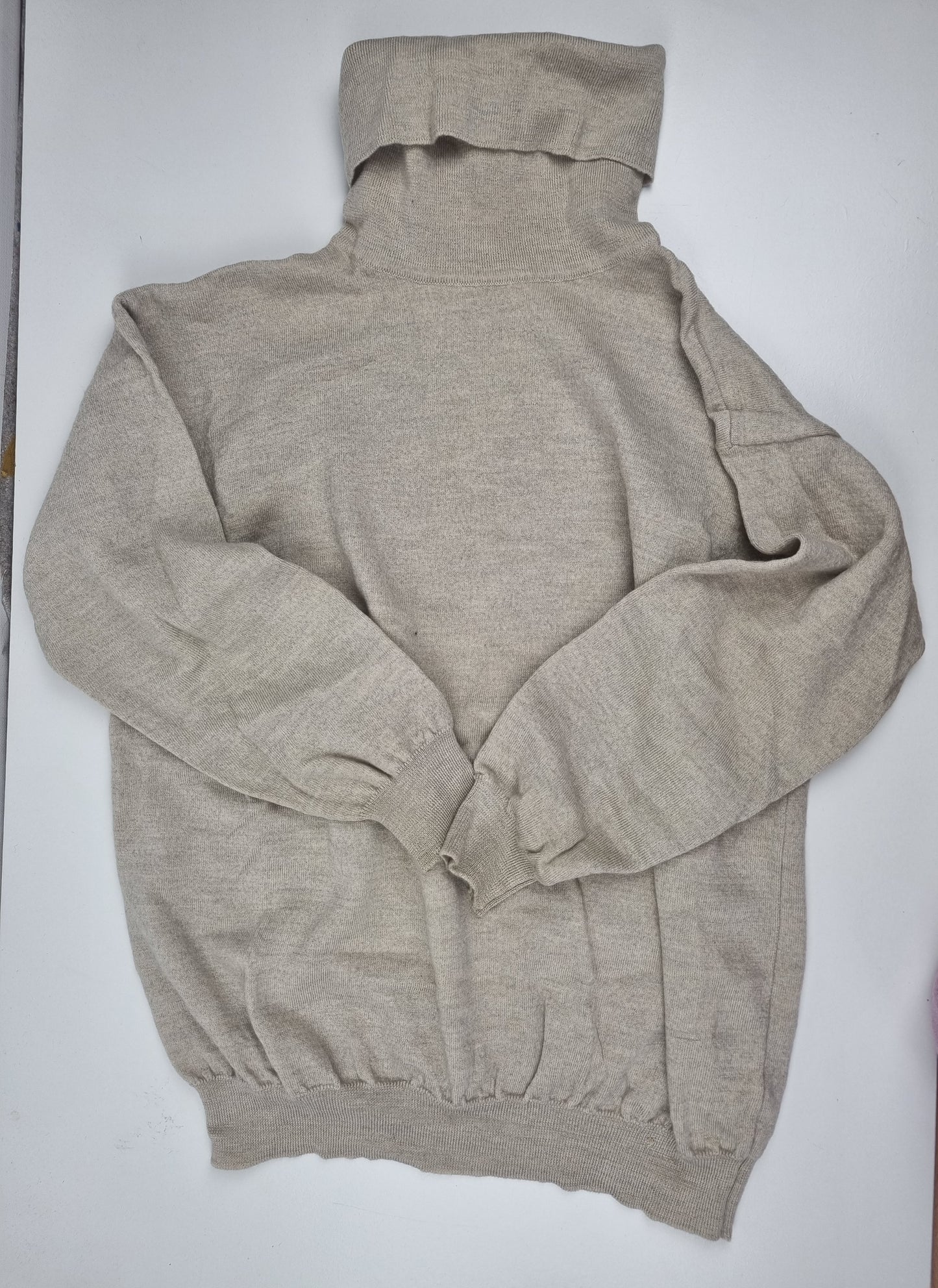 Upcycling-Materialpaket: 3 verdichtete Wollpullover für kreative Projekte in Grün Beige Glitzer